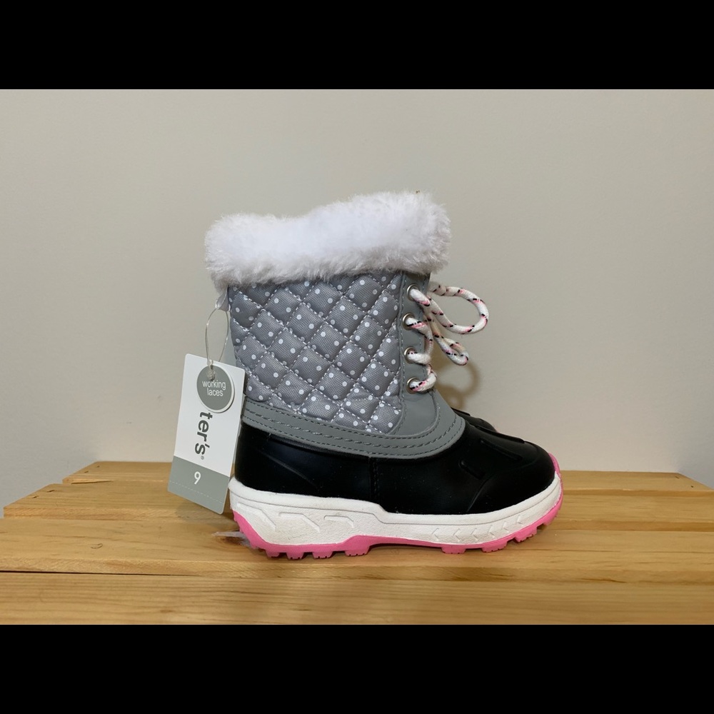 NWT Carter’s toddler size 9 snow boots